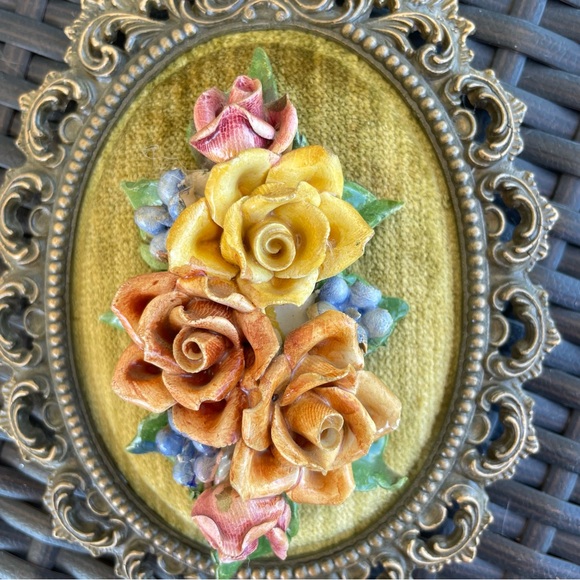 VINTAGE Set of 2 Capodimonte Porcelain Framed 3D Floral Mural Wall Plaques - Picture 3 of 16